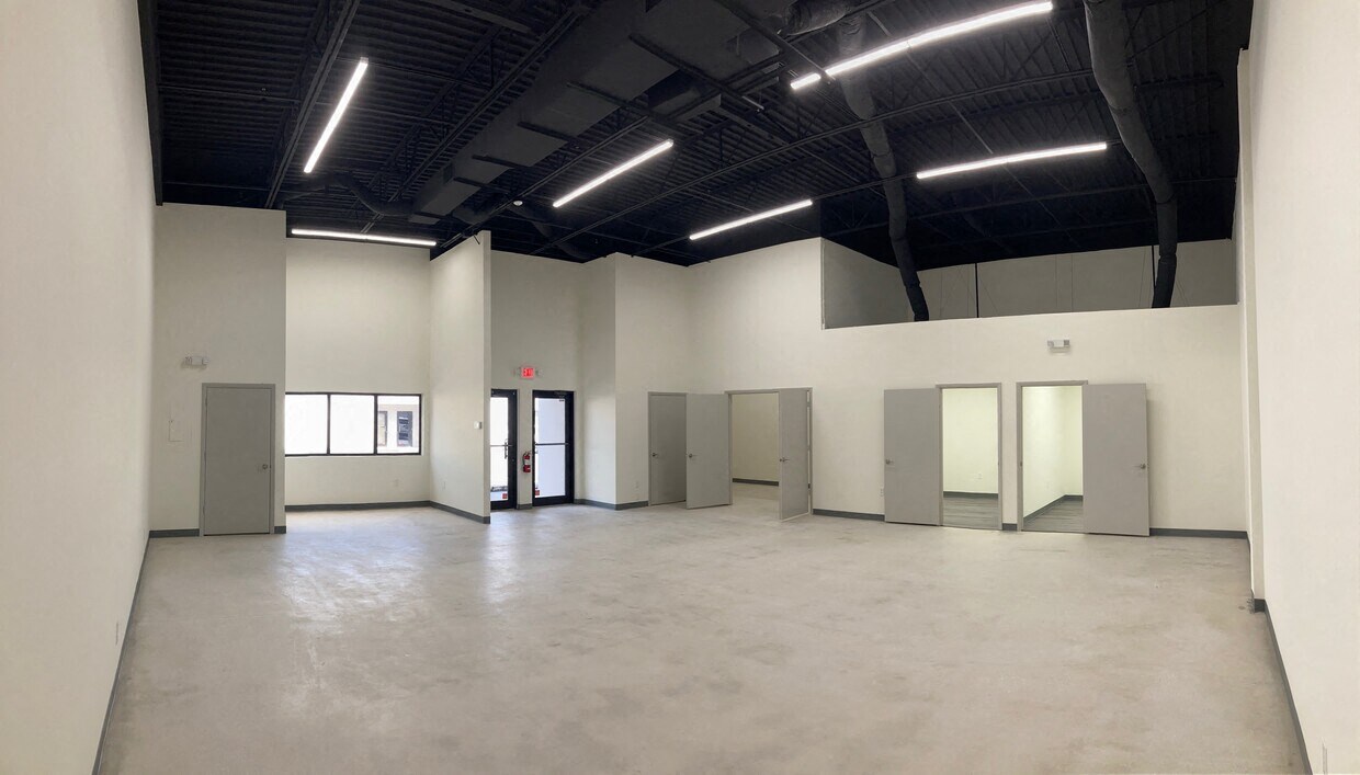 1,688 SF Industrial Space in Wellington, FL Photo